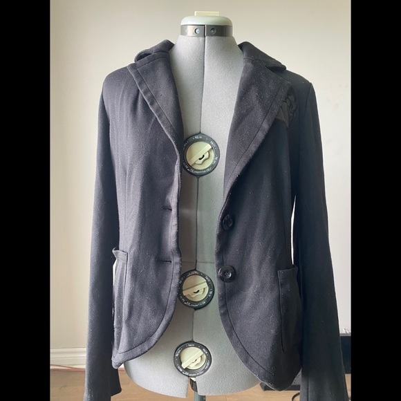 Forever 21 Blazer with faux leather Hello Kitty, as modeled by Kendall Jenner - Picture 3 of 7